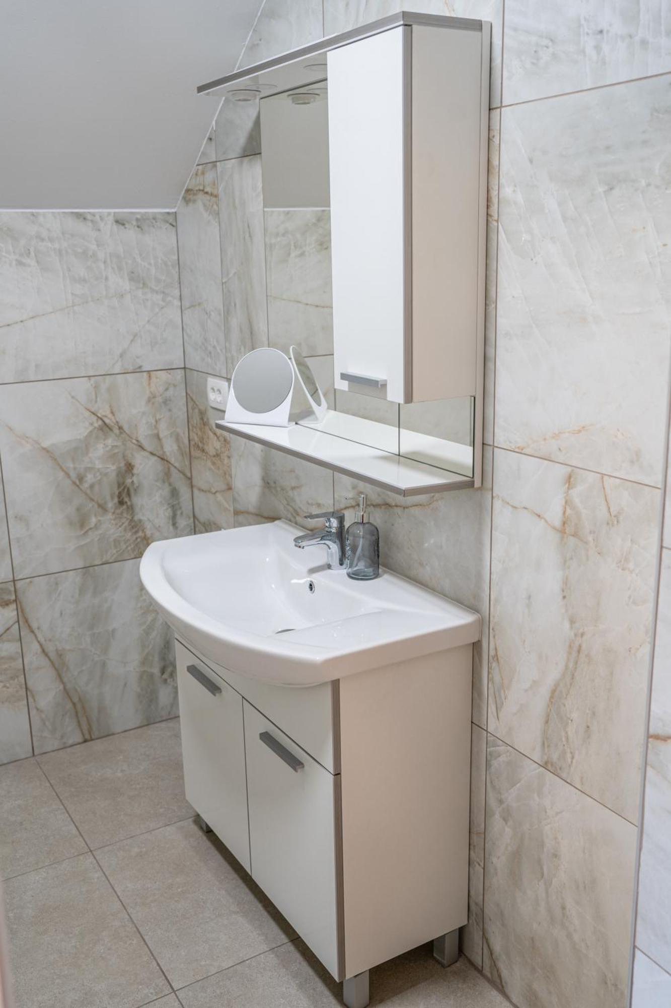 Ribnik Stari Trg Apartamento Lesicno Exterior foto