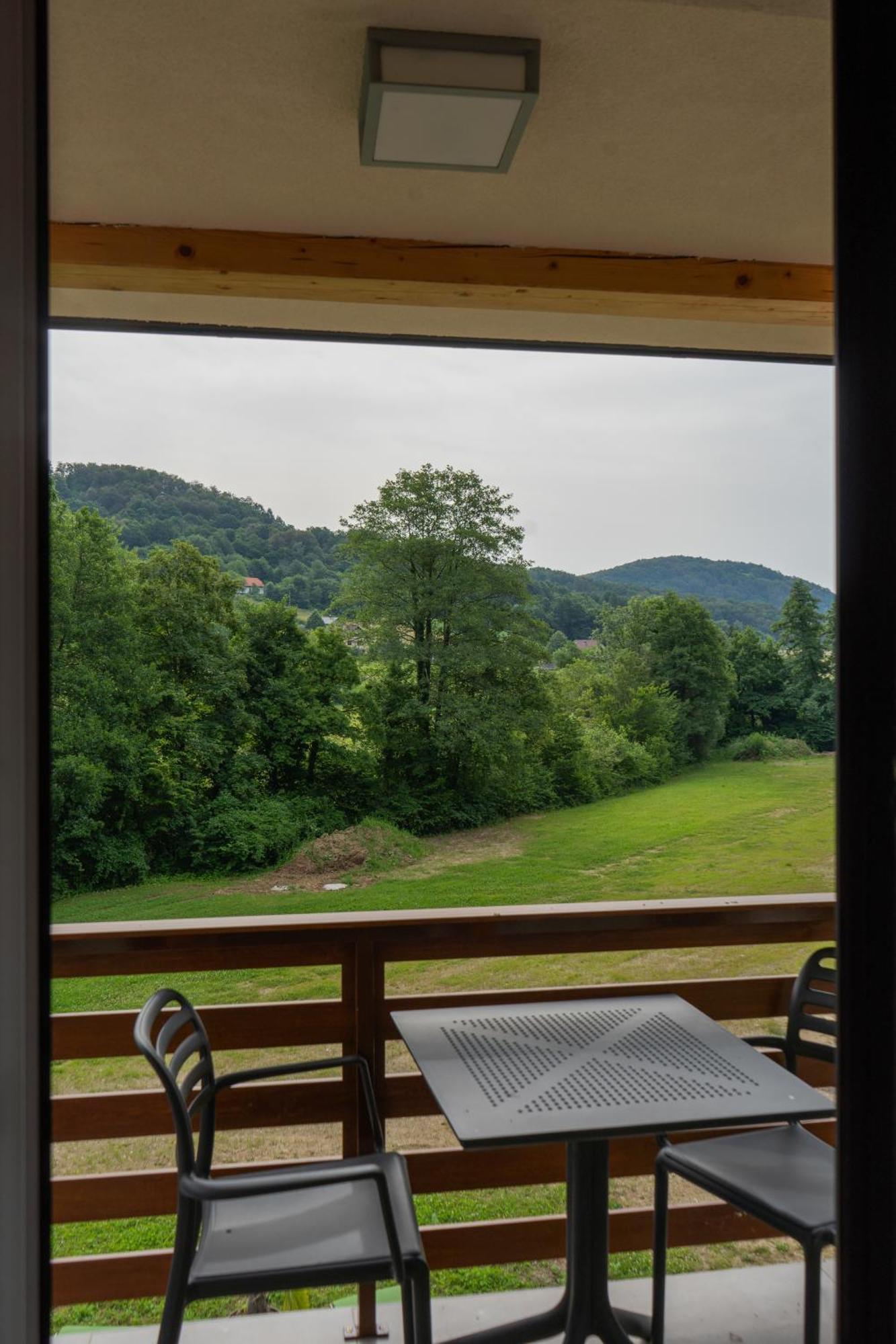 Ribnik Stari Trg Apartamento Lesicno Quarto foto