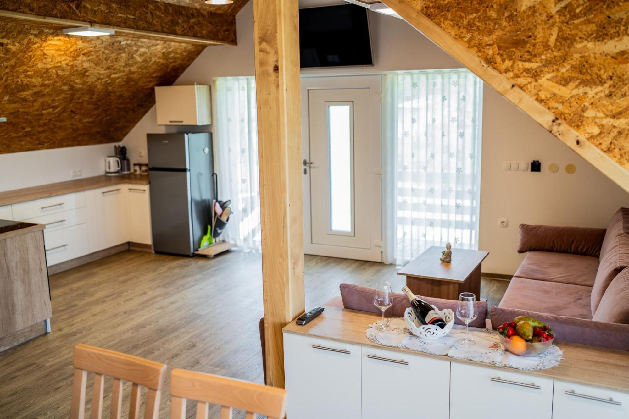 Ribnik Stari Trg Apartamento Lesicno Exterior foto